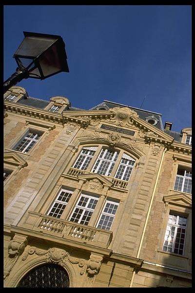 Fronton du Cnam rue Montgolfier